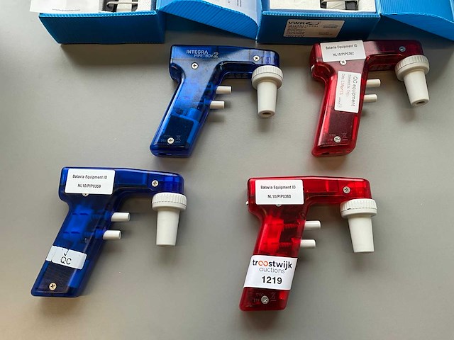 Diverse laboratoriumapparatuur - afbeelding 5 van  5