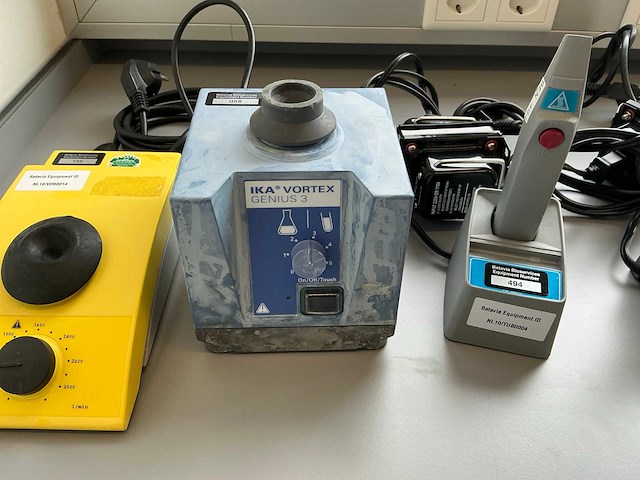 Diverse laboratoriumapparatuur - afbeelding 4 van  6