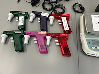 Diverse laboratoriumapparatuur - afbeelding 1 van  9