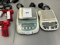 Diverse laboratoriumapparatuur - afbeelding 2 van  9