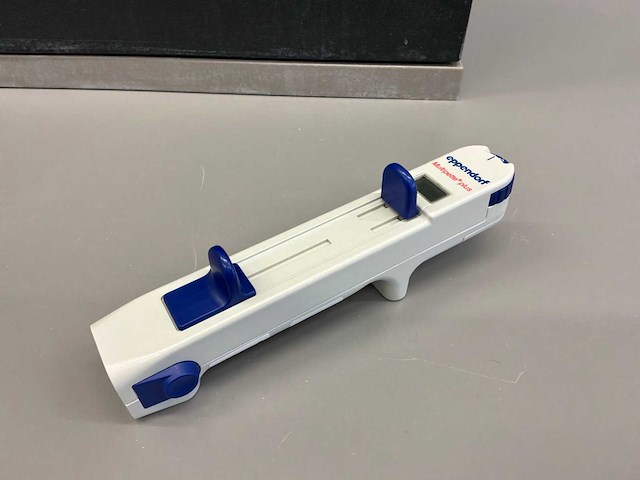 Diverse laboratoriumapparatuur - afbeelding 6 van  7