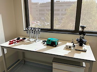 Diverse laboratoriumapparatuur - afbeelding 1 van  5