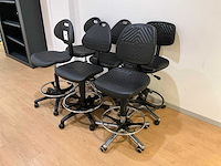Diverse laboratoriumleerstoelen - afbeelding 1 van  3