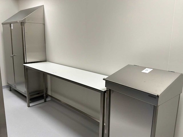 Diverse laboratoriummeubels - afbeelding 1 van  6