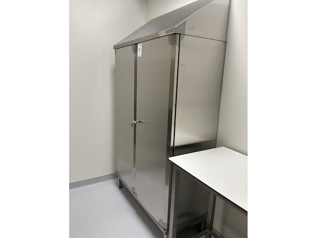 Diverse laboratoriummeubels - afbeelding 2 van  6