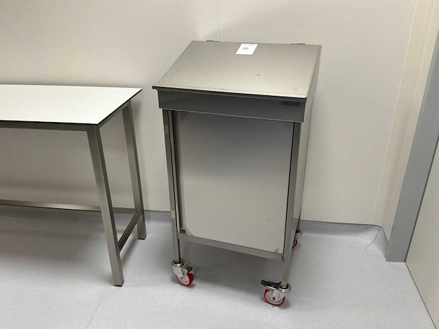 Diverse laboratoriummeubels - afbeelding 6 van  6