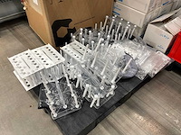 Diverse laboratoriumrekken en houders - afbeelding 1 van  2
