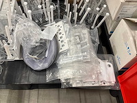 Diverse laboratoriumrekken en houders - afbeelding 3 van  5