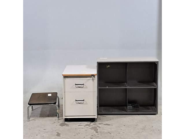 Diverse ladeblokken en kasten - afbeelding 1 van  12