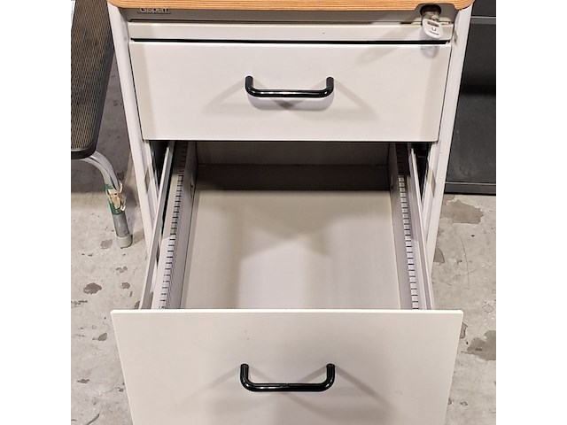 Diverse ladeblokken en kasten - afbeelding 9 van  12