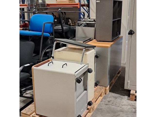 Diverse ladeblokken en kasten - afbeelding 11 van  12