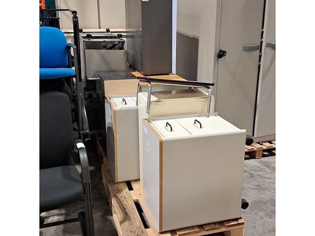 Diverse ladeblokken en kasten - afbeelding 12 van  12