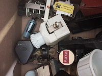Diverse lampen en installatiemateriaal - afbeelding 5 van  8