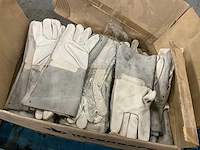 Diverse lashandschoenen en lasschort - afbeelding 2 van  3