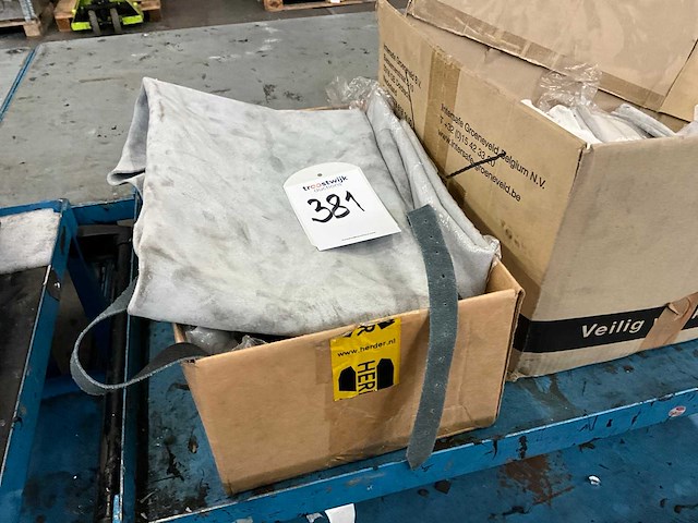 Diverse lashandschoenen en lasschort - afbeelding 3 van  3