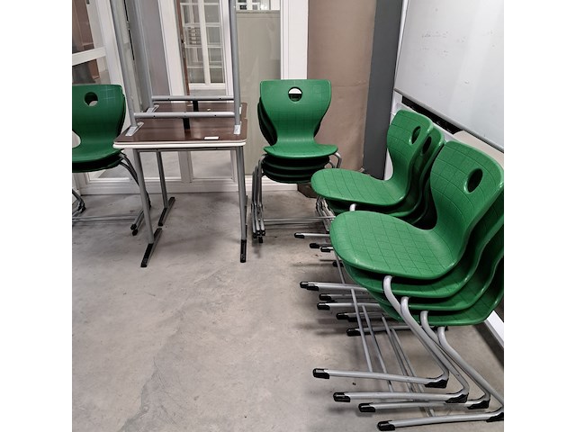 Diverse leerlingtafels en stoelen, vs - afbeelding 1 van  4