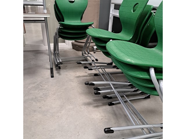 Diverse leerlingtafels en stoelen, vs - afbeelding 3 van  4