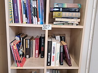 Diverse leesboeken inclusief boekenkasten - afbeelding 3 van  9