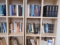 Diverse leesboeken inclusief boekenkasten - afbeelding 5 van  9