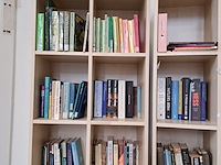 Diverse leesboeken inclusief boekenkasten - afbeelding 6 van  9
