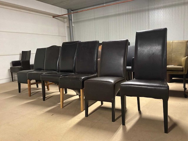 Diverse leren eetkamerstoelen (5x) - afbeelding 1 van  10