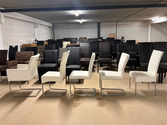 Diverse leren eetkamerstoelen (5x) - afbeelding 11 van  12