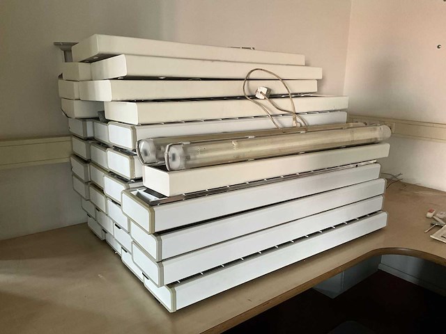 Diverse lichtbakken (30x) - afbeelding 2 van  3