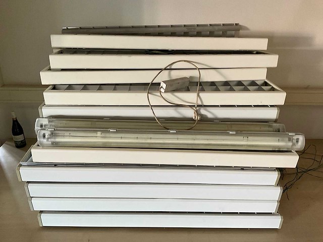 Diverse lichtbakken (30x) - afbeelding 3 van  3