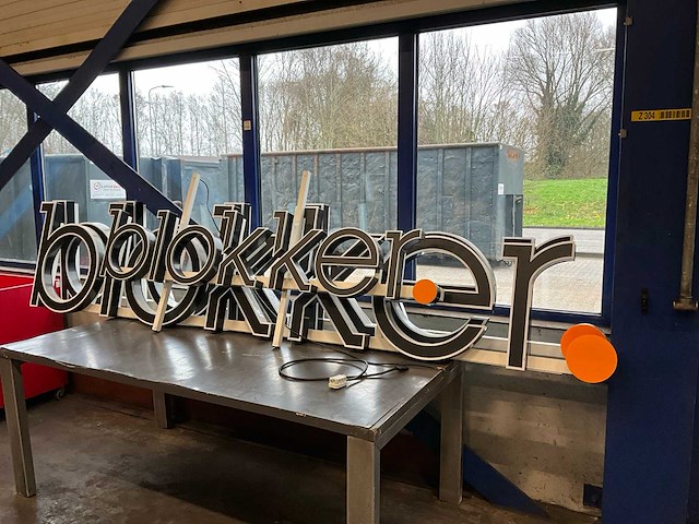 Diverse lichtreclame - afbeelding 1 van  2