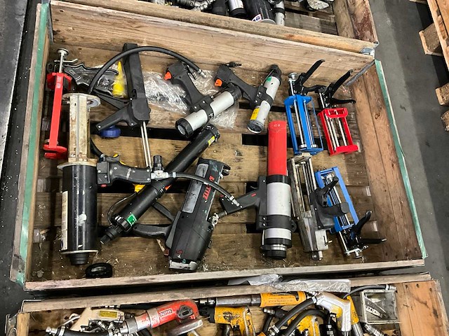 Diverse lijm- en kitspuiten (12x) - afbeelding 2 van  5