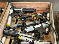 Diverse lijm- en kitspuiten (18x) - afbeelding 2 van  8