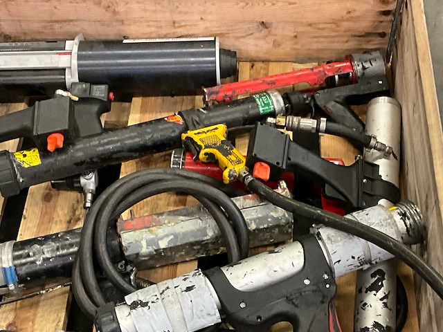 Diverse lijm- en kitspuiten (18x) - afbeelding 4 van  8