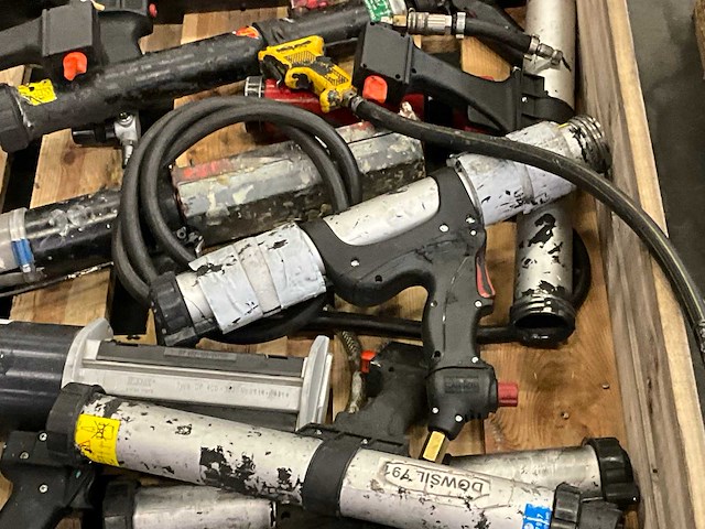 Diverse lijm- en kitspuiten (18x) - afbeelding 5 van  8