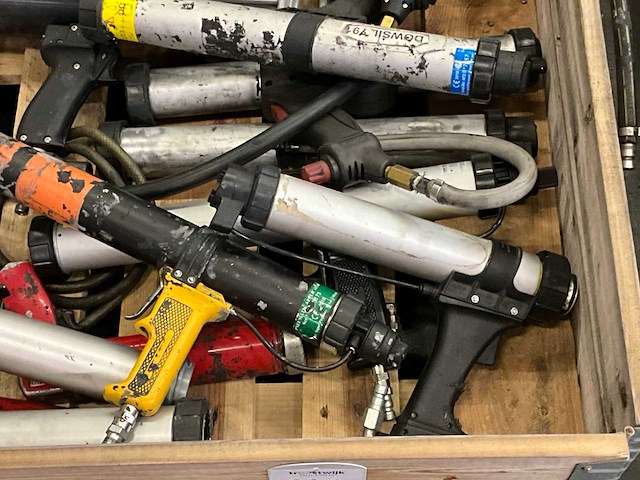 Diverse lijm- en kitspuiten (18x) - afbeelding 7 van  8