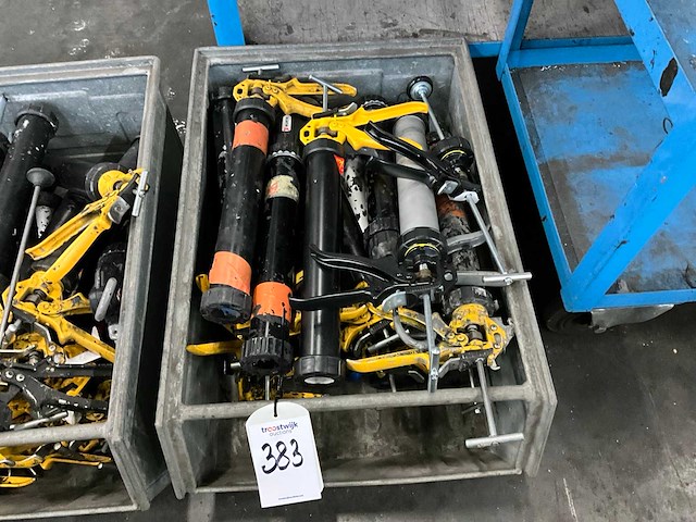 Diverse lijm- en kitspuiten - afbeelding 1 van  3