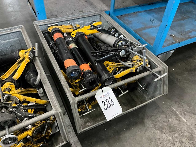 Diverse lijm- en kitspuiten - afbeelding 2 van  3