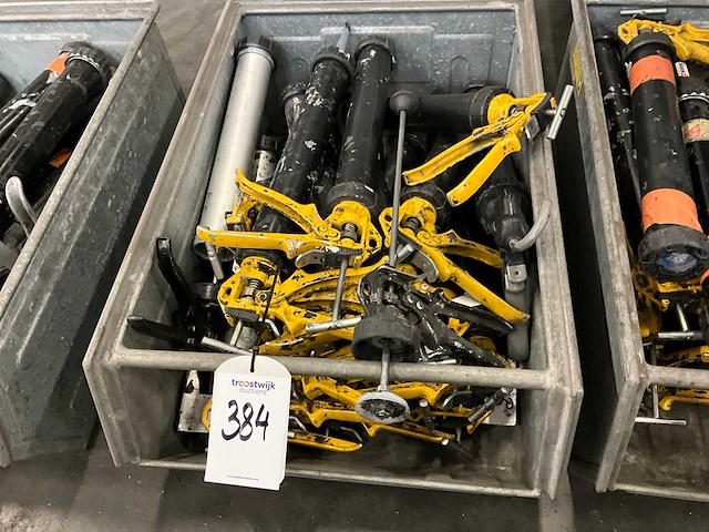 Diverse lijm- en kitspuiten - afbeelding 1 van  3