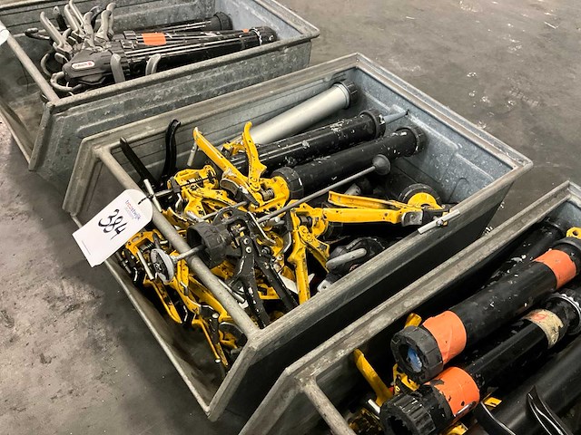 Diverse lijm- en kitspuiten - afbeelding 2 van  3