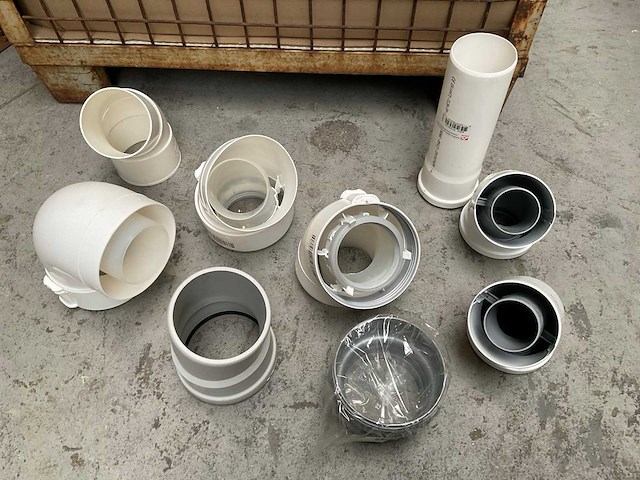 Diverse lubbink installatiematerialen - afbeelding 1 van  3