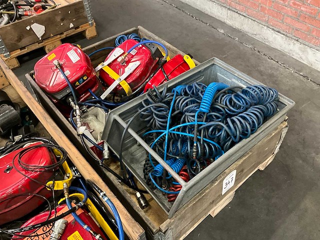 Diverse luchtslanghaspels (5x) - afbeelding 1 van  4