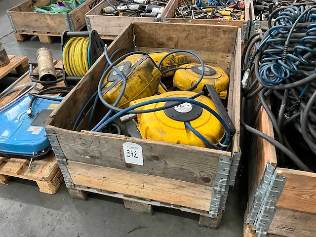 Diverse luchtslanghaspels (6x) - afbeelding 1 van  7