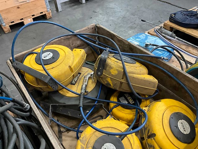 Diverse luchtslanghaspels (6x) - afbeelding 6 van  7