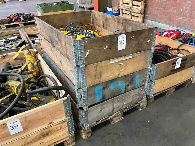 Diverse luchtslanghaspels (8x) - afbeelding 1 van  7