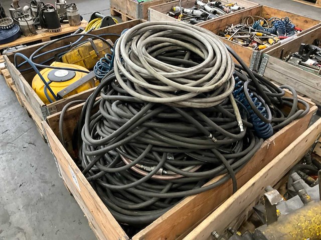 Diverse luchtslanghaspels - afbeelding 2 van  3