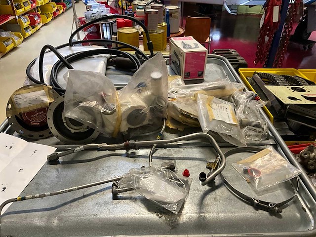 Diverse luchtvaart apparatuur - afbeelding 5 van  5