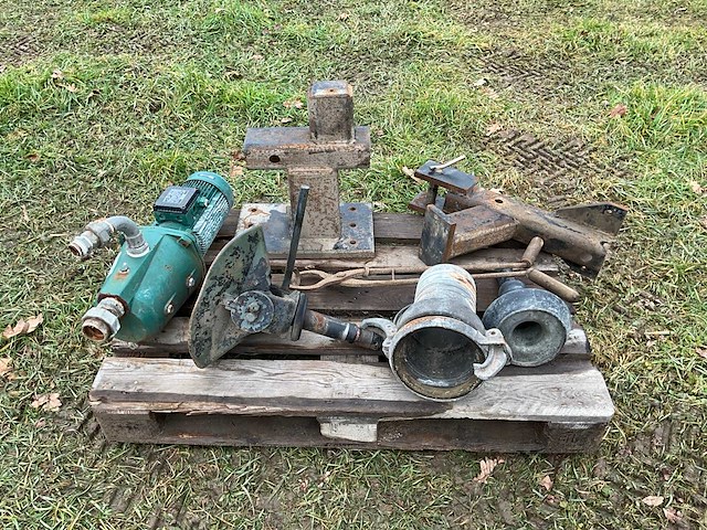 Diverse machine delen - afbeelding 2 van  3