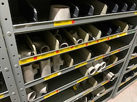 Diverse machine en onderdelen in 4 vakkenkasten - afbeelding 3 van  18