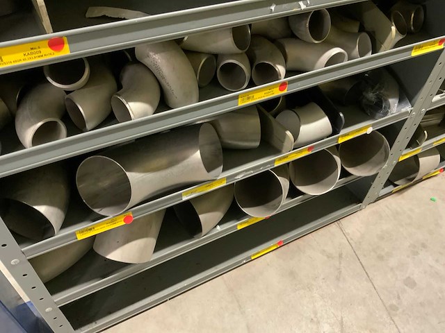 Diverse machine en onderdelen in 4 vakkenkasten - afbeelding 11 van  18