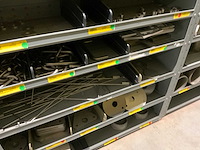 Diverse machine en onderdelen in 4 vakkenkasten - afbeelding 18 van  18
