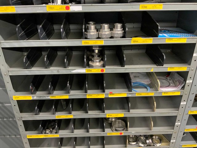 Diverse machine en onderdelen in 6 vakkenkasten - afbeelding 6 van  11